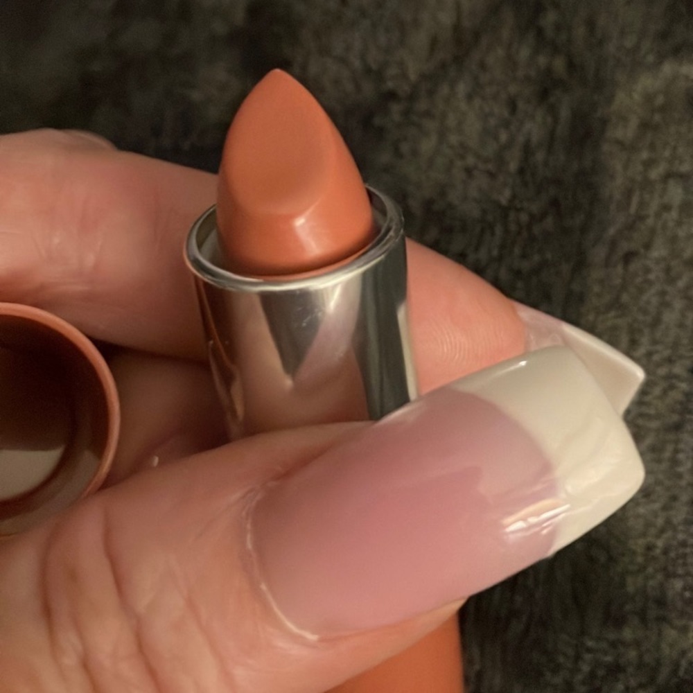 Clinique Pop Lipstick + primer-nude pop 01
